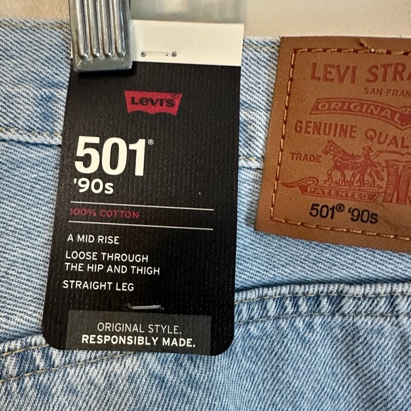 Levi’s NWT 501 90’s Mid Rise Straight Leg Light Wash Jeans Size‎ 24W Premium - Picture 2 of 4